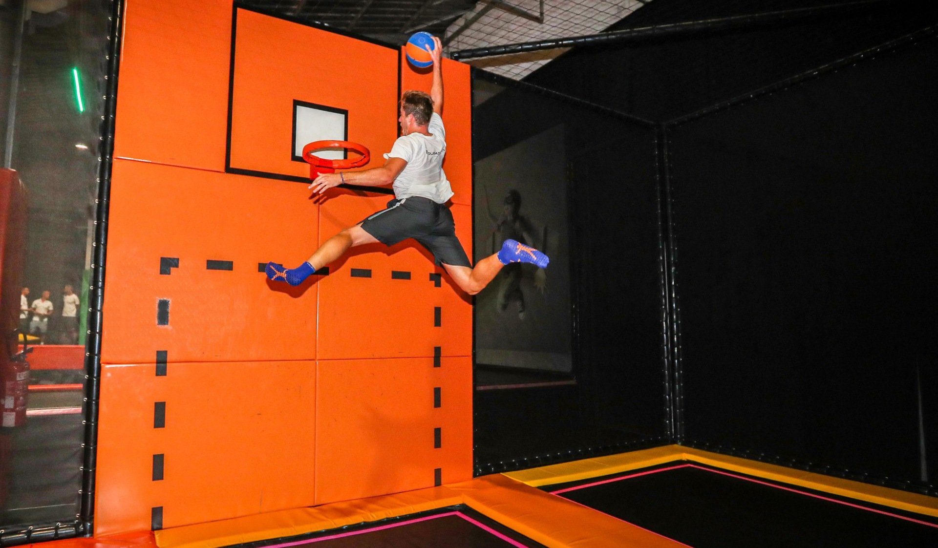Slam Dunk - basket trampoline au Trampoline Park You Jump