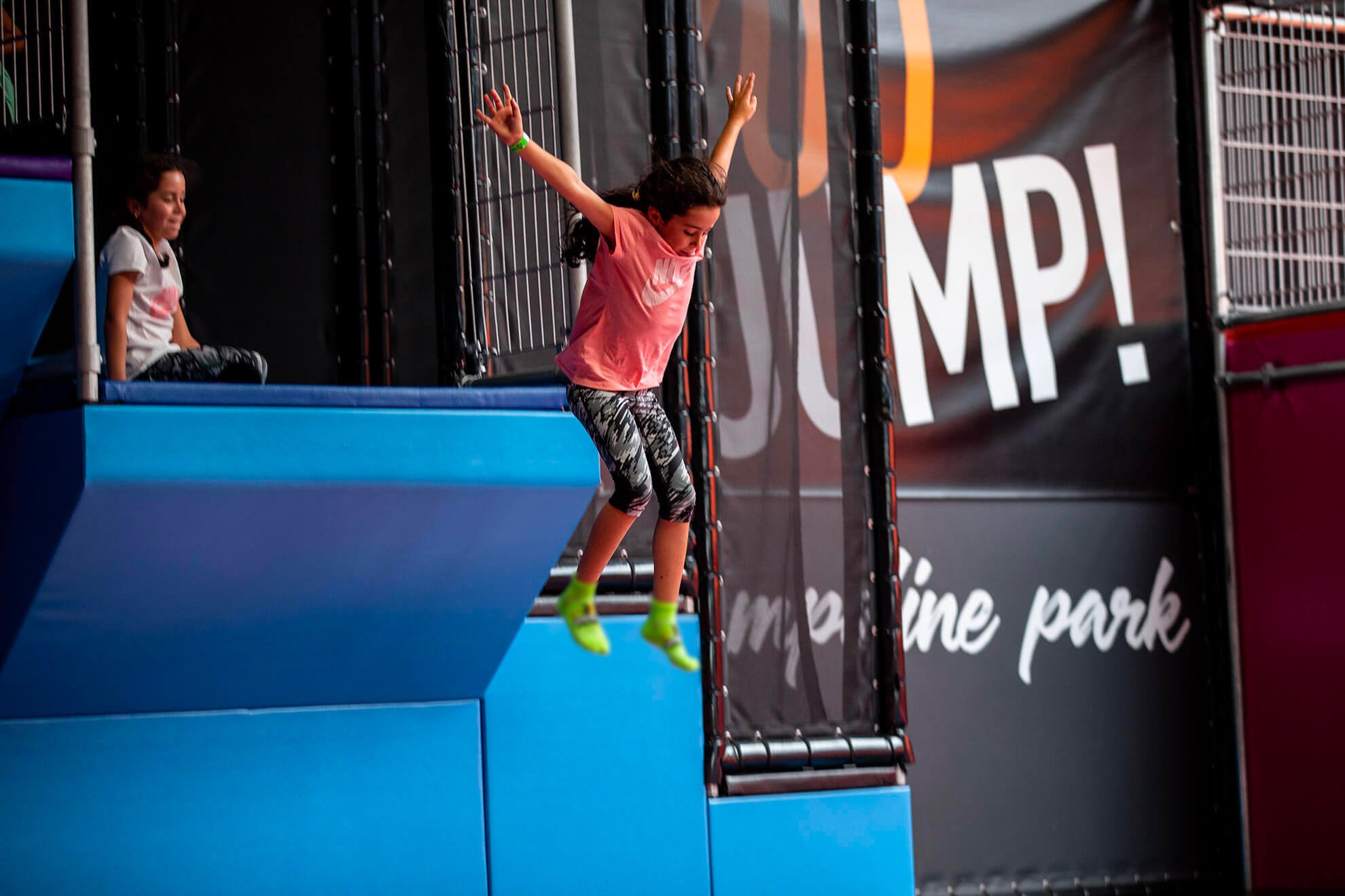 Saut depuis la Jump Tower - Trampoline Park