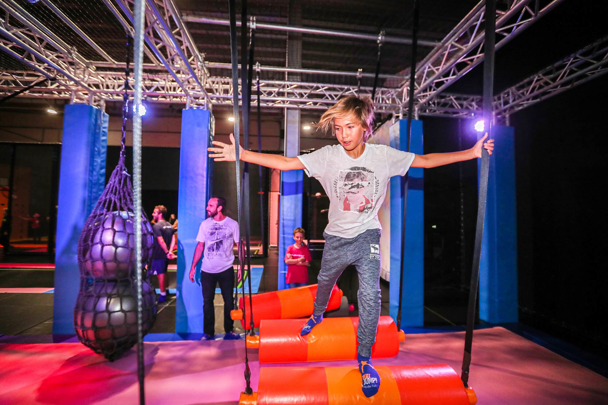 Ninja warrior au trampoline park You Jump