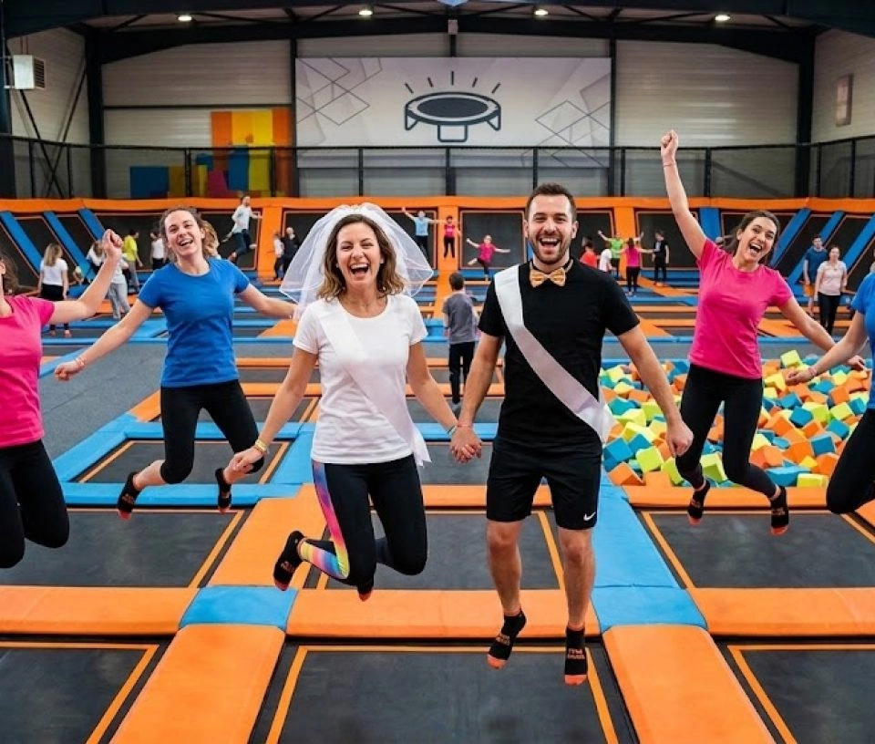 EVG EVJF avec des amis dans une salle de trampoline