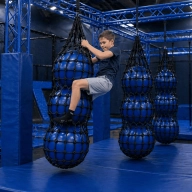 Ninja Warrior Trampoline park indoor en France