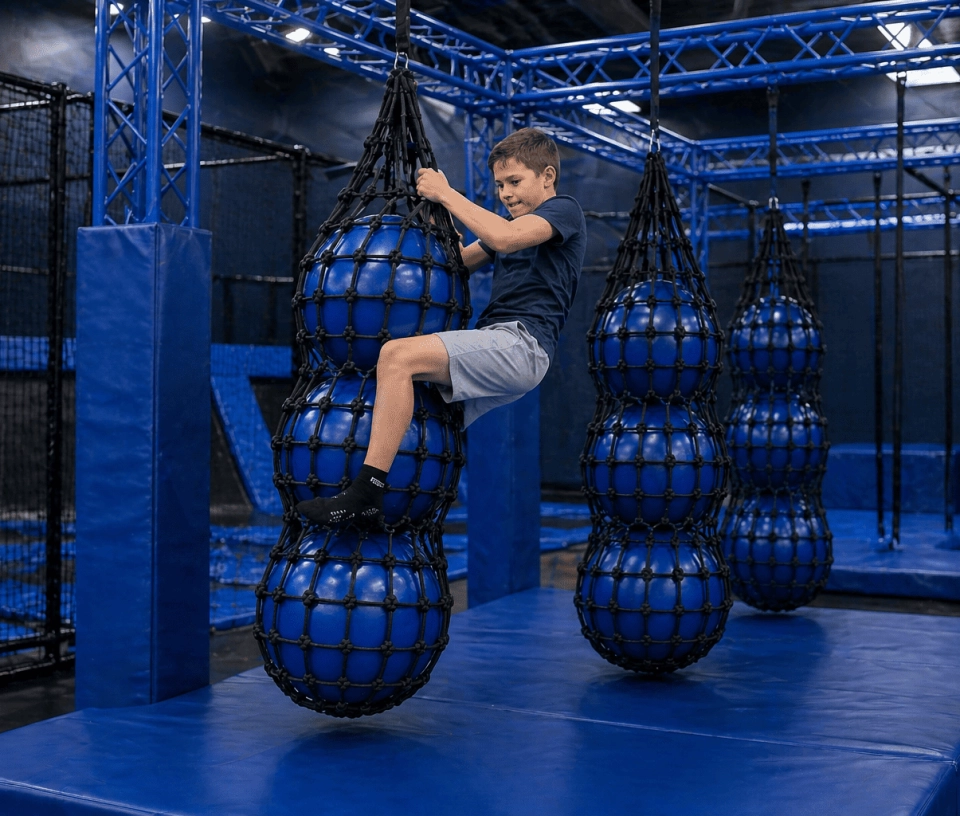 Ninja Warrior Trampoline park indoor en France