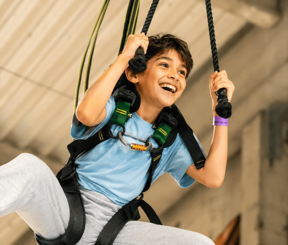 tyrolienne indoor trampoline park