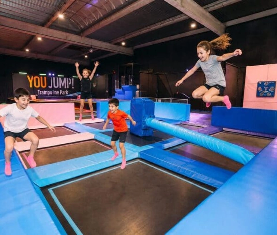 twister trampoline park you jump saut enfants