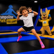 enfant-souriant avec Jumpy