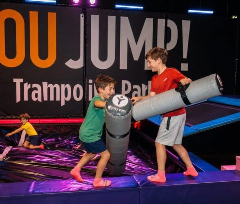 bataille battle beam trampoline park frères you jump