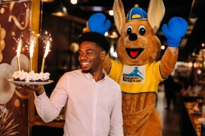 jumpy gateau d'anniversaire avec bougies