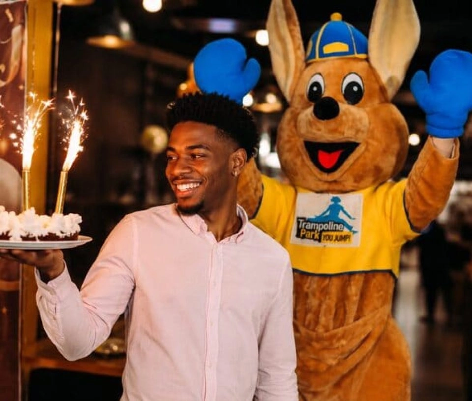 jumpy gateau d'anniversaire avec bougies