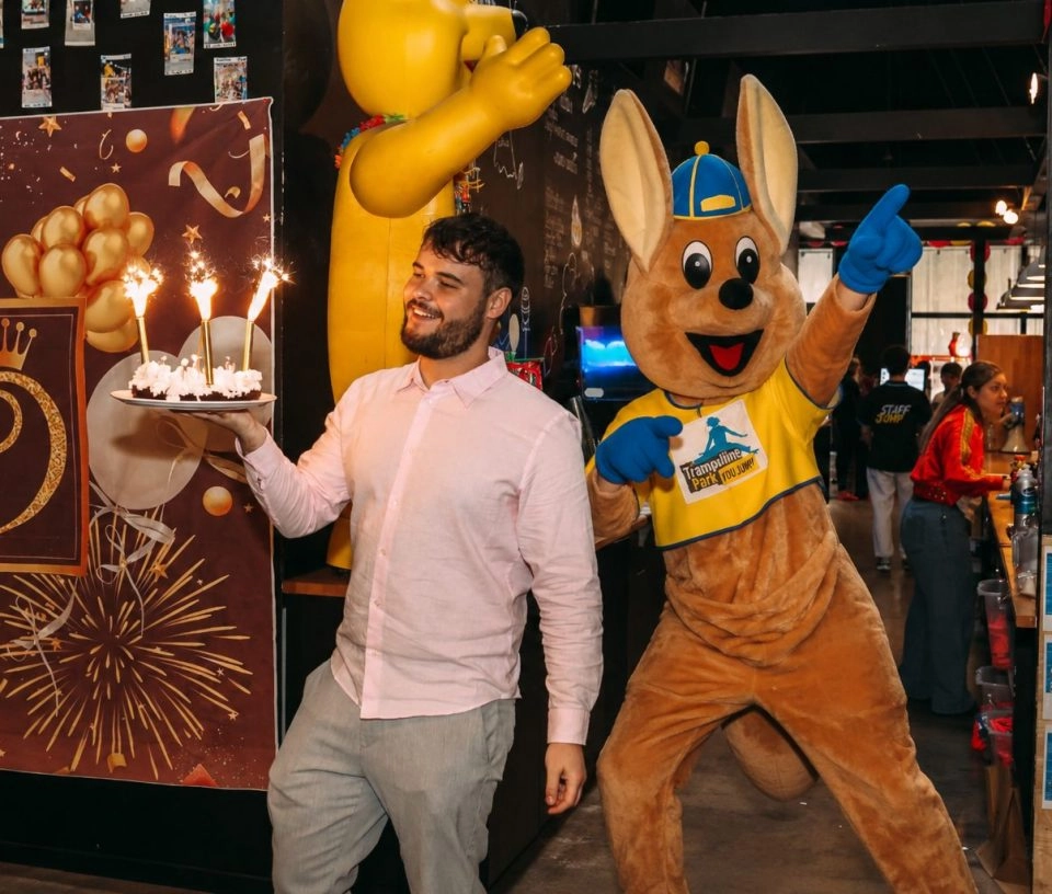 anniversaire gateau avec bougie et jumpy