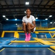 saut pied joint trampoline park fille de 12 ans