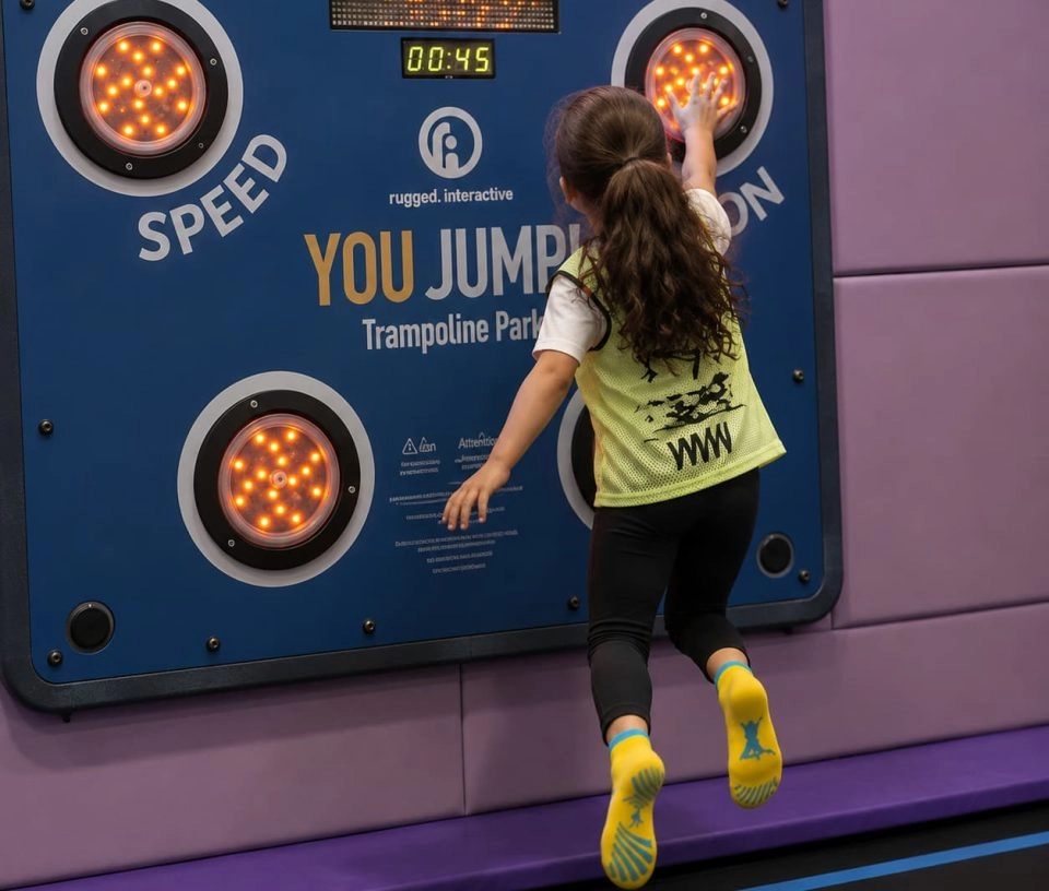 cardio wall enfant saut cible lumineuse