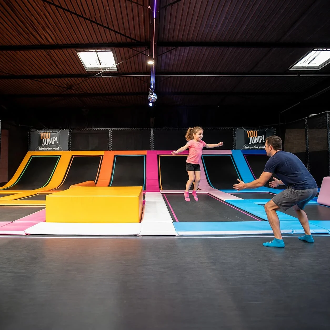 fille et père jump trampoline marseille