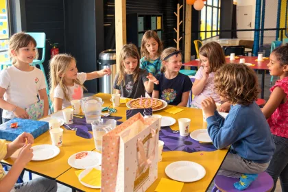 Cadeau de l'enfant fêté et surprises des invités au Trampoline Park Caen