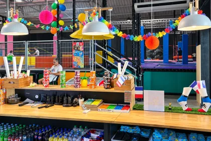 Espace anniversaire prêt pour le groupe au Trampoline Park Toulon La Valette