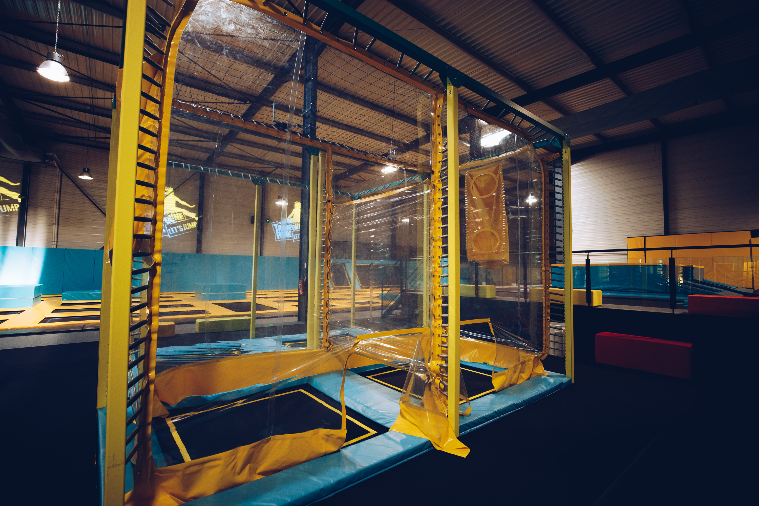 Cagewall au trampoline park Youjump
