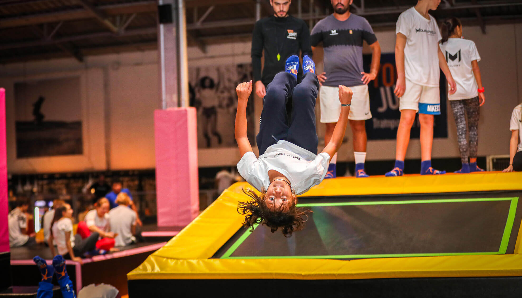 ZOne bac à mousse dans le trampoline park You Jump